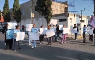 Bloquean calles médicos del Villada por falta de insumos en Cuautitlán