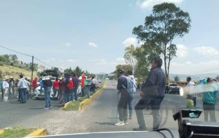 Bloquean habitantes de Jocotitlán carretera por disputa territorial