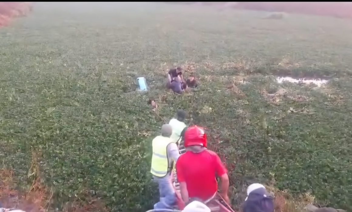 Cae vehículo a canal en Nezahualcóyotl; muere una persona