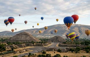 Clausuran tres empresas de globos en Teotihuacán tras operativo de AFAC