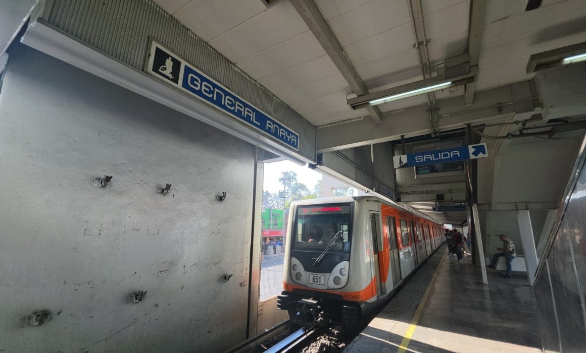 Comienzan su viacrucis miles de mexiquenses por trabajos del Metro
