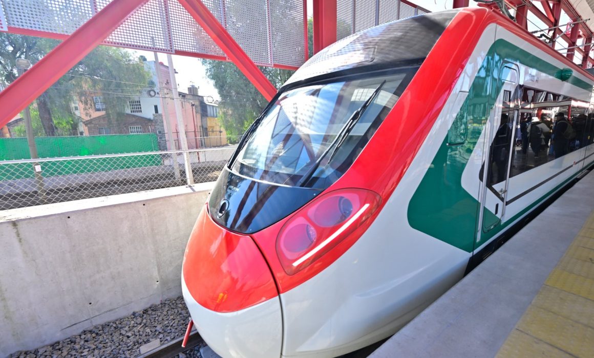 Compra gobierno Tren Suburbano y alista conexión al AIFA