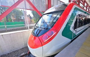 Compra gobierno Tren Suburbano y alista conexión al AIFA
