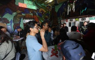 Conmemora el bar '2 de Abril' 94 años sirviendo garañonas en Metepec