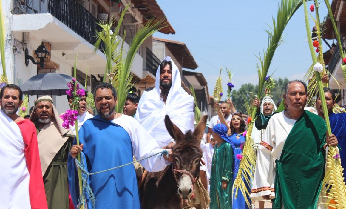 Conoce estos tips para acudir al viacrucis y no insolarte en el intento