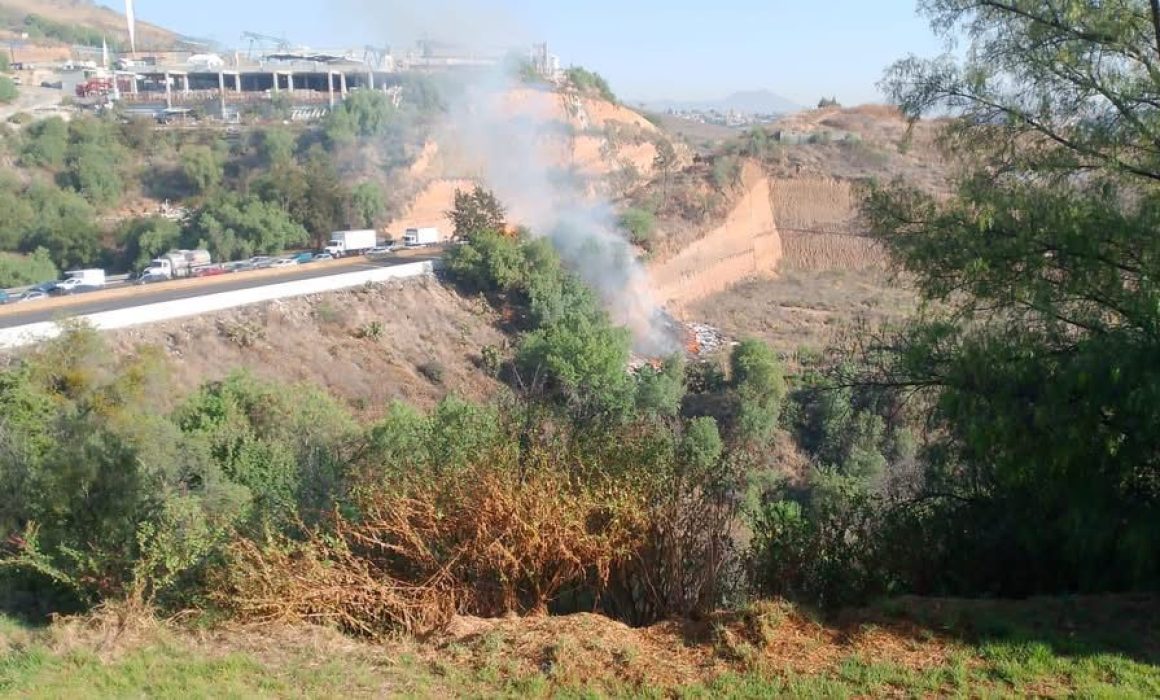 Controlan incendio en autopista Chamapa-Lechería sin lesionados