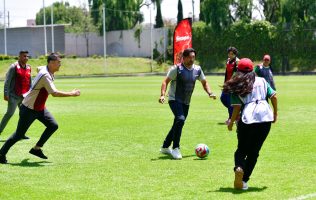 Conviven ex seleccionados en una 'cascarita' por el Mundial 2026