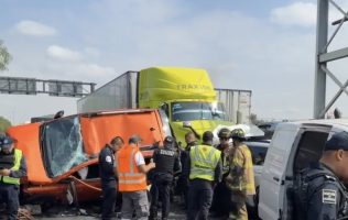 Deja accidente en la Mexiquense a ancianita grave; habría 1 muerto