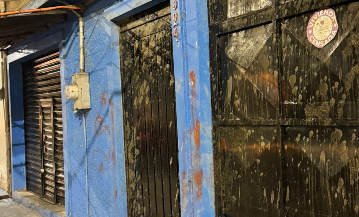 Denuncian vecinos de Neza agresiones de 'Lady Popó' en la vía pública