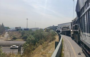 Derrame de gasolina y manifestaciones colapsan la Toluca–Naucalpan