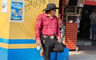 Desafían ley seca en Huehuetoca; consumen alcohol en plena vía pública