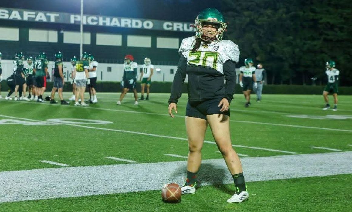 Destaca estudiante UAEMéx en equipo de futbol americano equipado