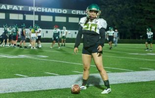 Destaca estudiante UAEMéx en equipo de futbol americano equipado