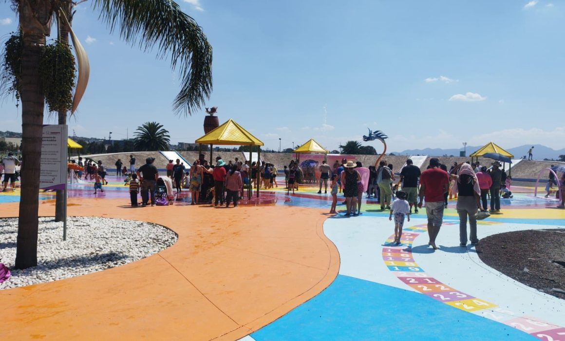 Disfrutan del sol y de las albercas en Tecámac este sábado de Gloria