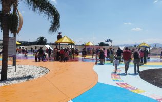 Disfrutan del sol y de las albercas en Tecámac este sábado de Gloria