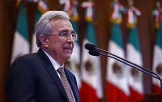 EU acusa a Rubén Rocha, gobernador de Sinaloa, de vínculos con el narco
