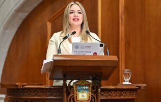 Empodera Nathalie González a la juventud en el Parlamento de Políticas