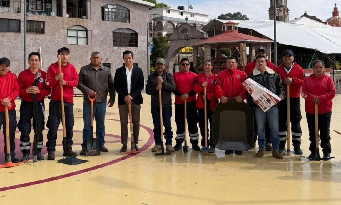 Entrega Raziel Chavarría equipo a Protección Civil en Jilotzingo