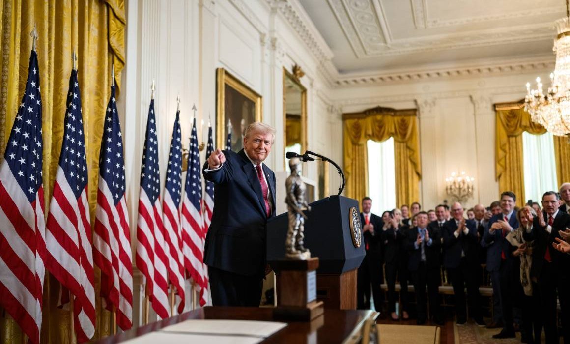 Evacúan a Trump de la Casa Blanca tras reporte de un tirador