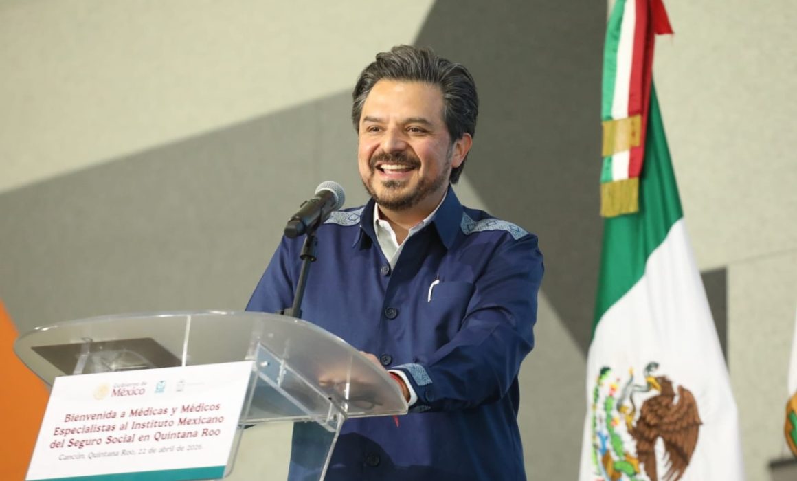 Exhiben a personal del IMSS Naucalpan viendo vídeos: pacientes esperan