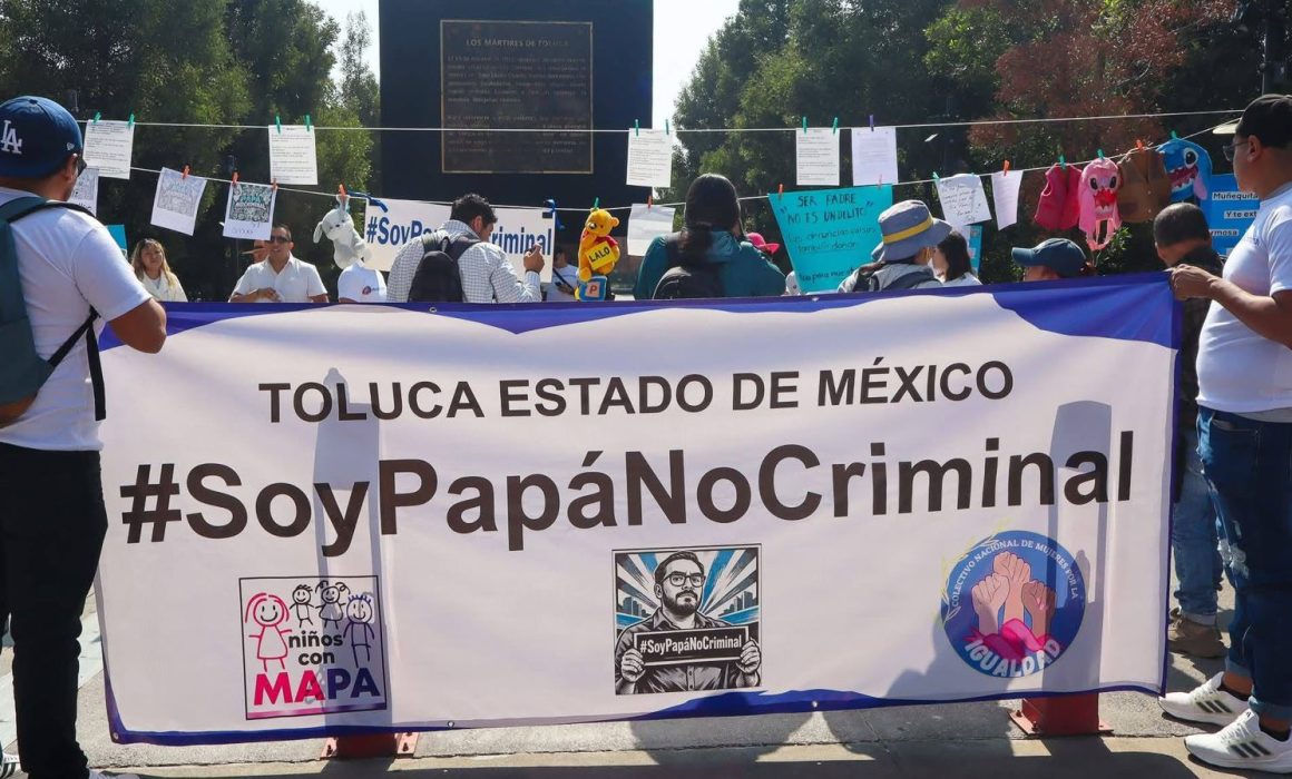Exigen padres de familia justicia en procesos de paternidad en Toluca