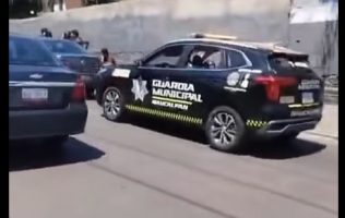 Fallece mujer y 5 resultan lesionados tras volcadura en Naucalpan