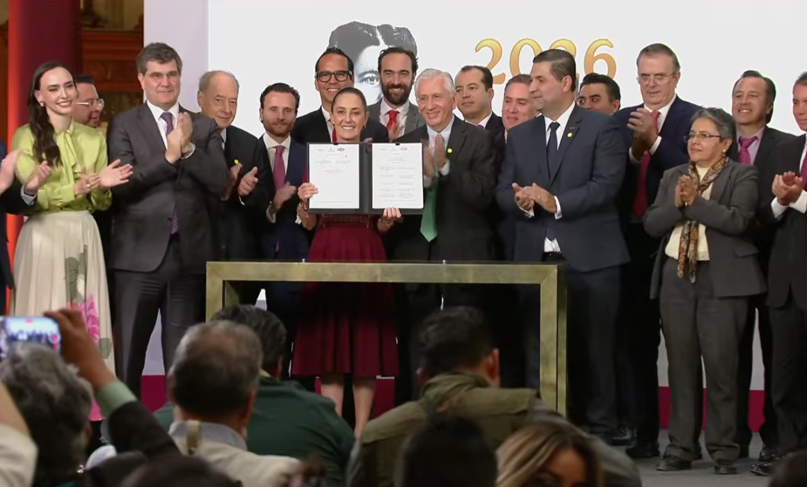 Firma Sheinbaum acuerdo para impulsar la industria siderúrgica