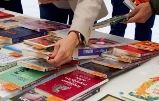 Fomenta IEEM cultura de género con trueque de libros en sus oficinas