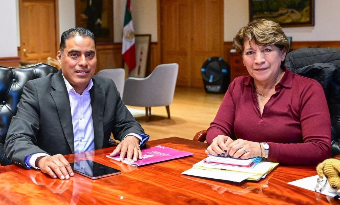 Fortalece Delfina Gómez lazos con edil de Tonanitla por bienestar social