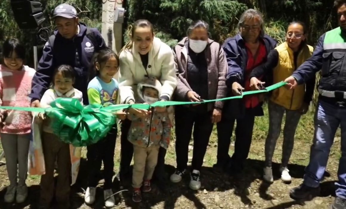 Ilumina gobierno de Tianguistenco calle Lázaro Cárdenas en Tlacomulco