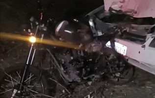 Impacta auto a familia en moto en Chalco; mueren 3 y hay 1 grave