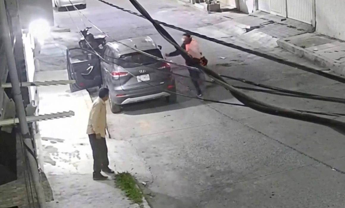 Intentan robar camioneta disfrazados de repartidores en Ecatepec