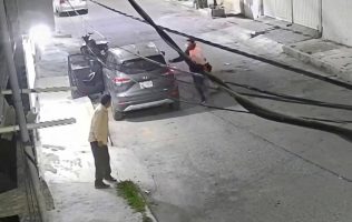 Intentan robar camioneta disfrazados de repartidores en Ecatepec