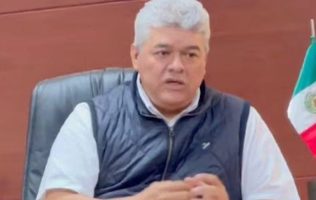 Jubilan en Pemex al padrino de la quinceañera de la fiesta millonaria