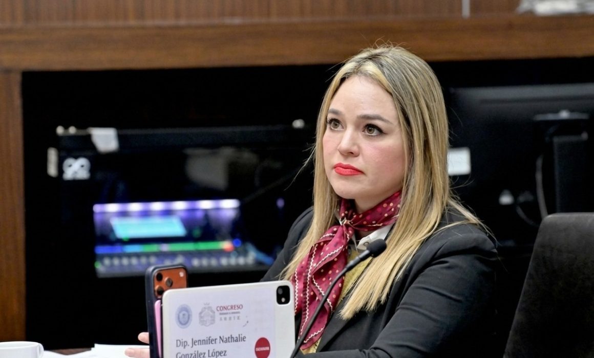 Lidera Jennifer González foro educativo y anuncia apoyos a la ciencia