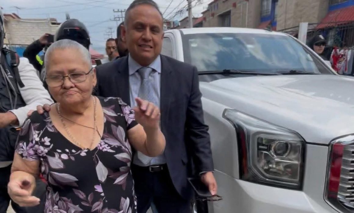 Llega Doña Carlota a su casa; cumplirá prisión domiciliaria