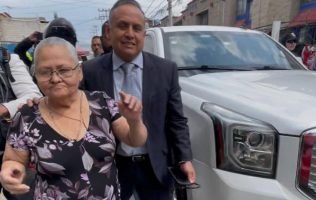 Llega Doña Carlota a su casa; cumplirá prisión domiciliaria