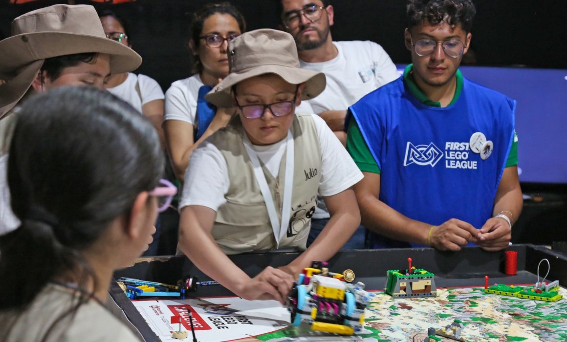 Llegan estudiantes mexiquenses a la élite mundial de robótica LEGO