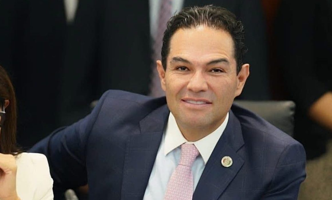 Logra Enrique Vargas segundo lugar nacional con 49.4% en desempeño