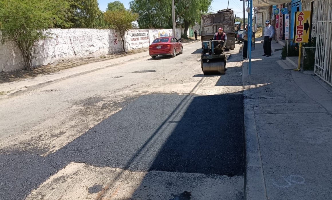 Mejoran calles en Teoloyucan con apoyo de Junta de Caminos Edomex