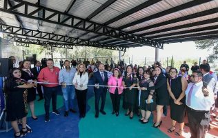 Moderniza Atizapán educación con techado y aula digital equipada