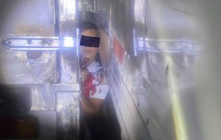 Muere trabajador prensado entre camiones en Ecatepec