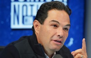 Plantea Enrique Vargas frenar cobros excesivos en estacionamientos