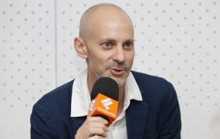 Presenta Benjamín de Menil la cinta Agridulce en el FICG