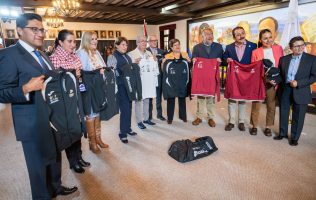 Presenta Delfina Gómez indumentaria para la Olimpiada Nacional 2026