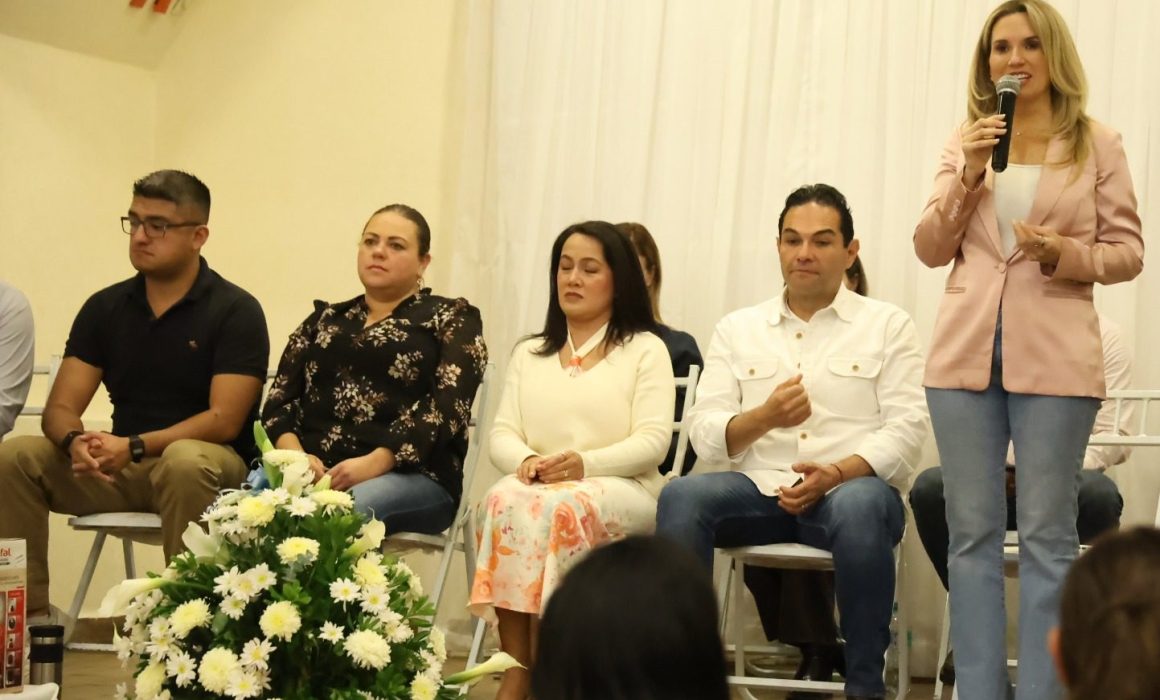 Reafirma Romina Contreras su compromiso con las mujeres