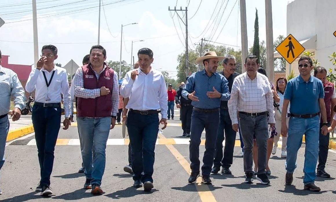 Rehabilitan vialidad en Chiautla para mejorar conexión regional