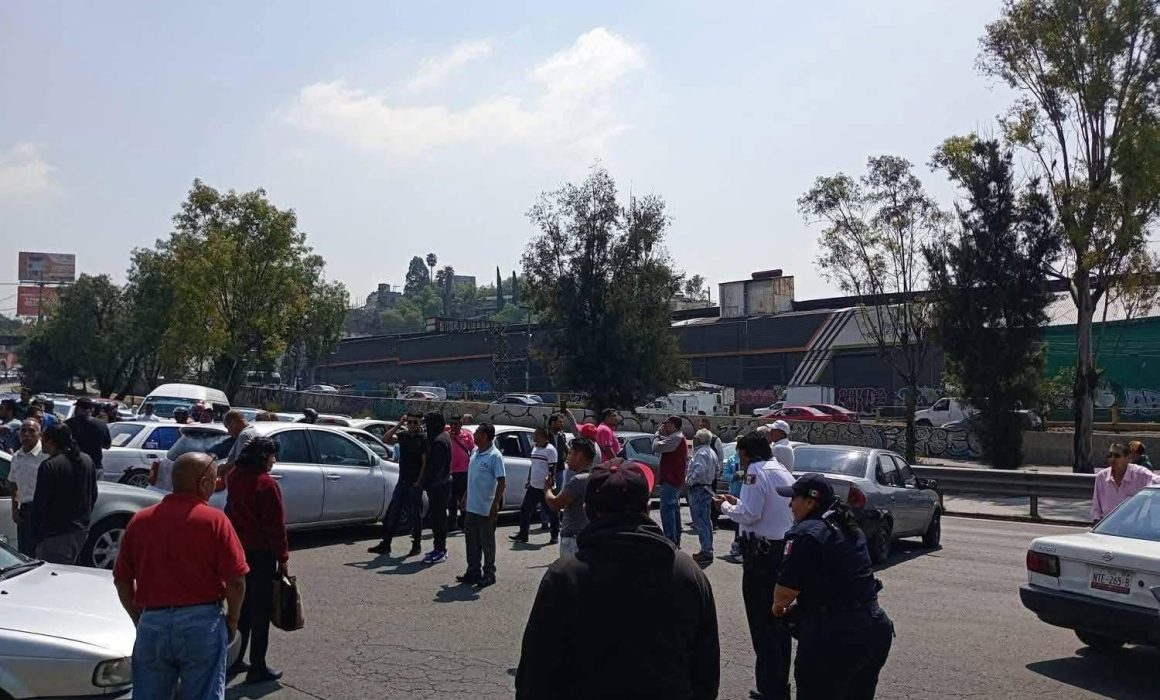 Reportan bloqueo de taxistas en México-Pachuca por extorsiones