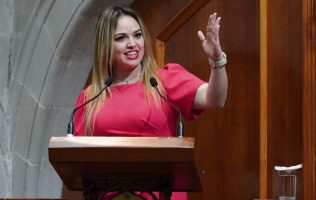 Representa Jennifer González al Distrito 17: salud y voz en el Congreso