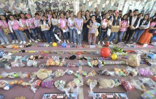 Reúne DIF Atizapán más de un kilómetro de juguetes donados